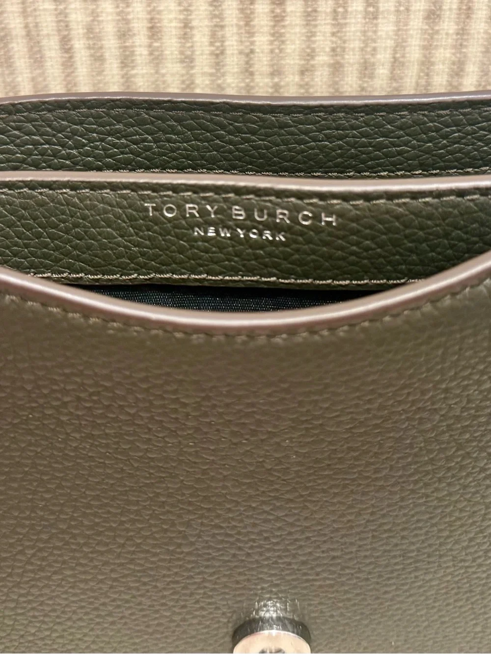 EUC Tory Burch Dark Green Pebbled Leather Crossbody Bag with Matching Wallet - Picture 8 of 16